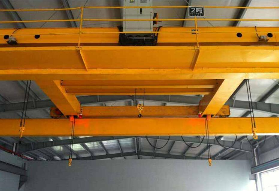 LHE型(xing)電動葫蘆(lu)雙梁橋式(shi)起重機